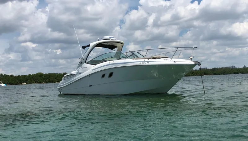 The Image of Sea Ray 33 2008 - 5881897