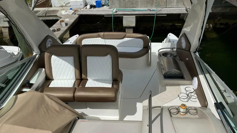 Slide: The Image of Sea Ray 33 2008 - 5881922