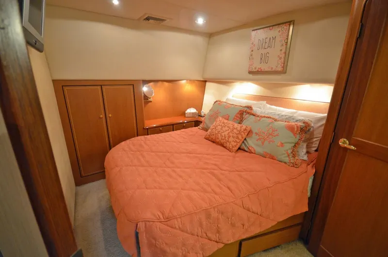 Slide: The Image of Ocean Yachts 50 GOLD COAST - Master Stateroom 2005 Ocean Yachts 50 GOLD COAST - 5882374
