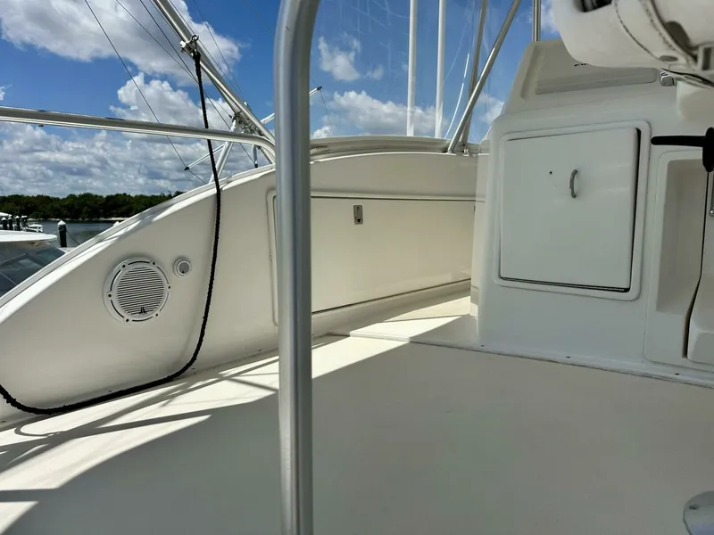 Slide: The Image of Ocean Yachts 50 GOLD COAST - Fly Bridge Helm 2005 Ocean Yachts 50 GOLD COAST - 7652990