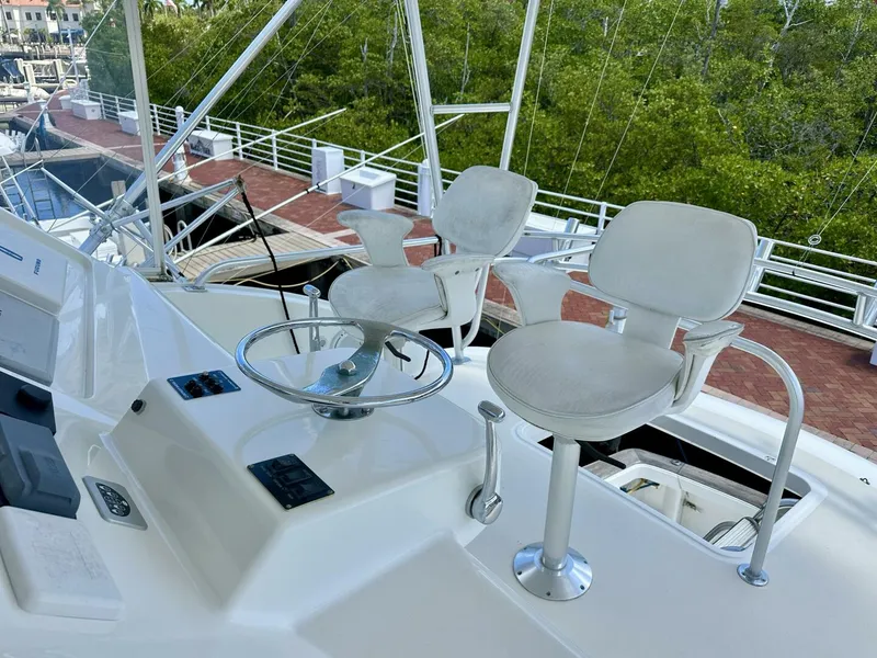 Slide: The Image of Ocean Yachts 50 GOLD COAST - Fly Bridge Helm 2005 Ocean Yachts 50 GOLD COAST - 5882344