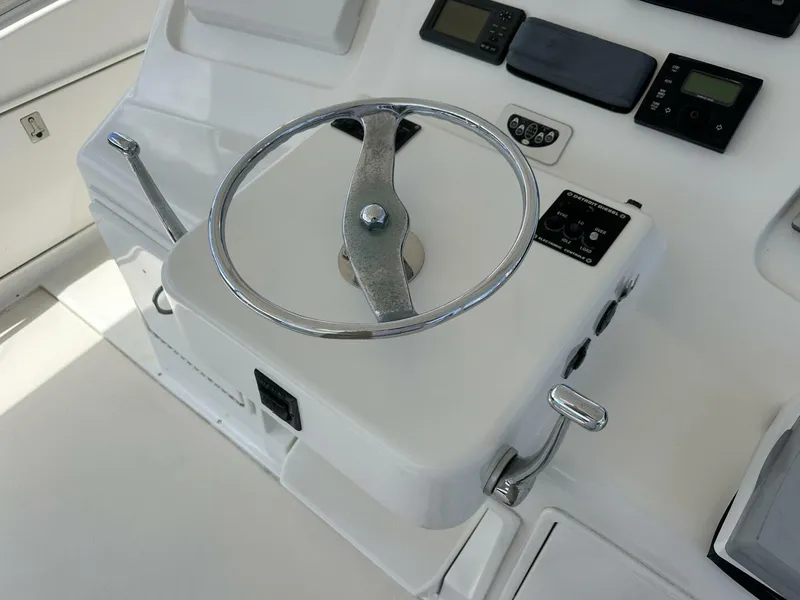 Slide: The Image of Ocean Yachts 50 GOLD COAST - Fly Bridge Helm 2005 Ocean Yachts 50 GOLD COAST - 5882348