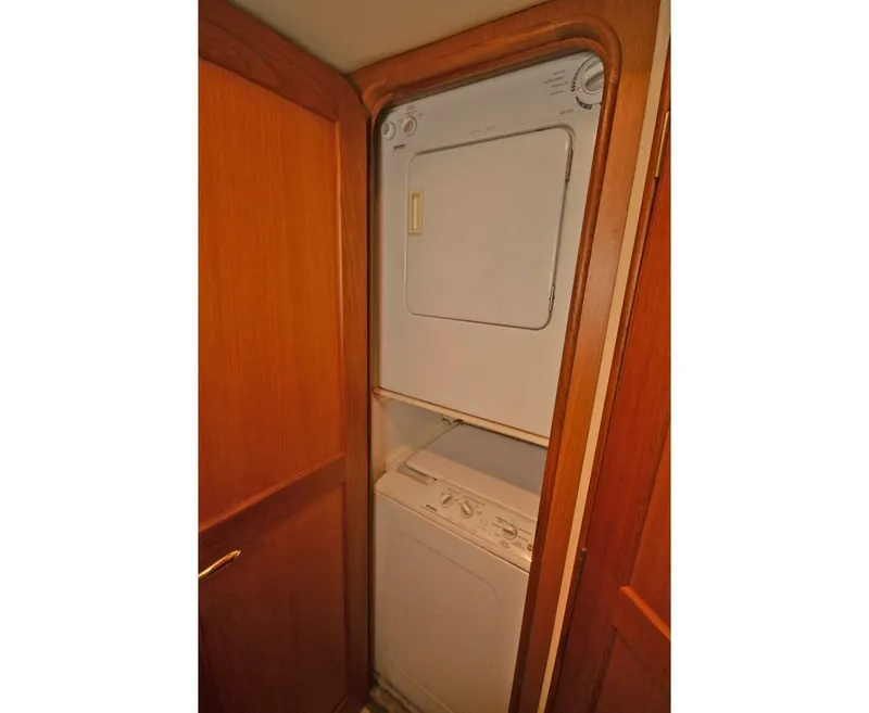 Slide: The Image of Ocean Yachts 50 GOLD COAST - Washer and Dryer 2005 Ocean Yachts 50 GOLD COAST - 7653004