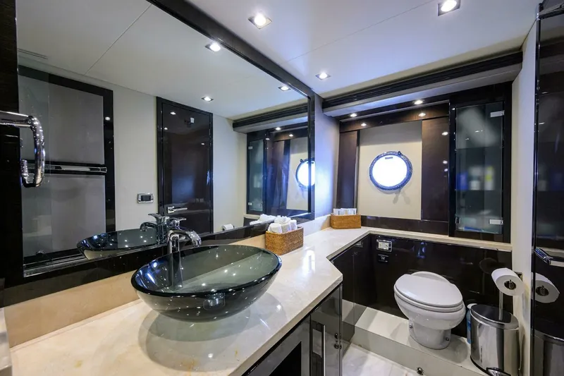 Slide: The Image of Marquis 66 ANDIAMO - Master Head 2016 Marquis 66 660 Sport Yacht ANDIAMO - 7675145