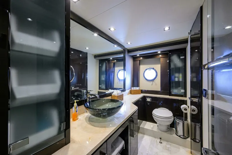 Slide: The Image of Marquis 66 ANDIAMO - Master Head 2016 Marquis 66 660 Sport Yacht ANDIAMO - 7675144