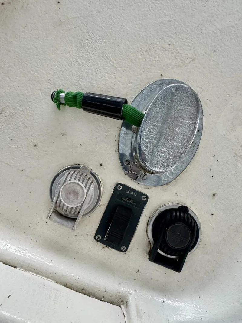 Slide: The Image of Silverton 34 Convertible 1979 - 5882965