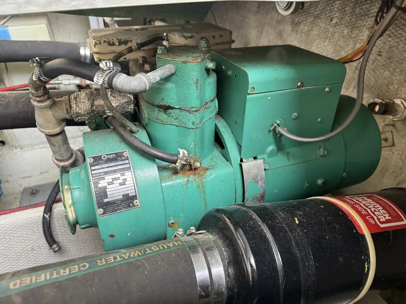 Slide: The Image of Silverton 34 Convertible 1979 - 5882985