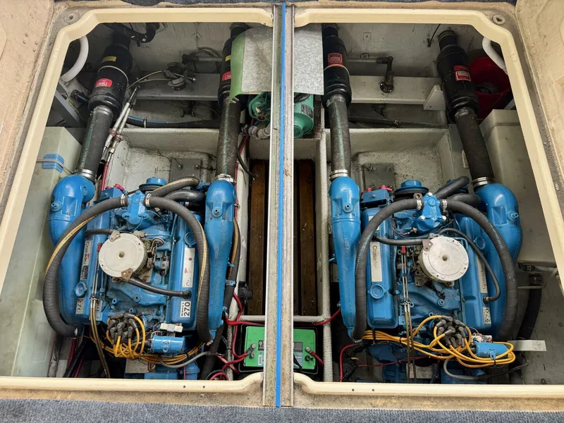 Slide: The Image of Silverton 34 Convertible 1979 - 5882987