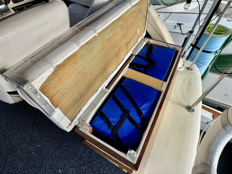 Slide: The Image of Silverton 34 Convertible 1979 - 5882942