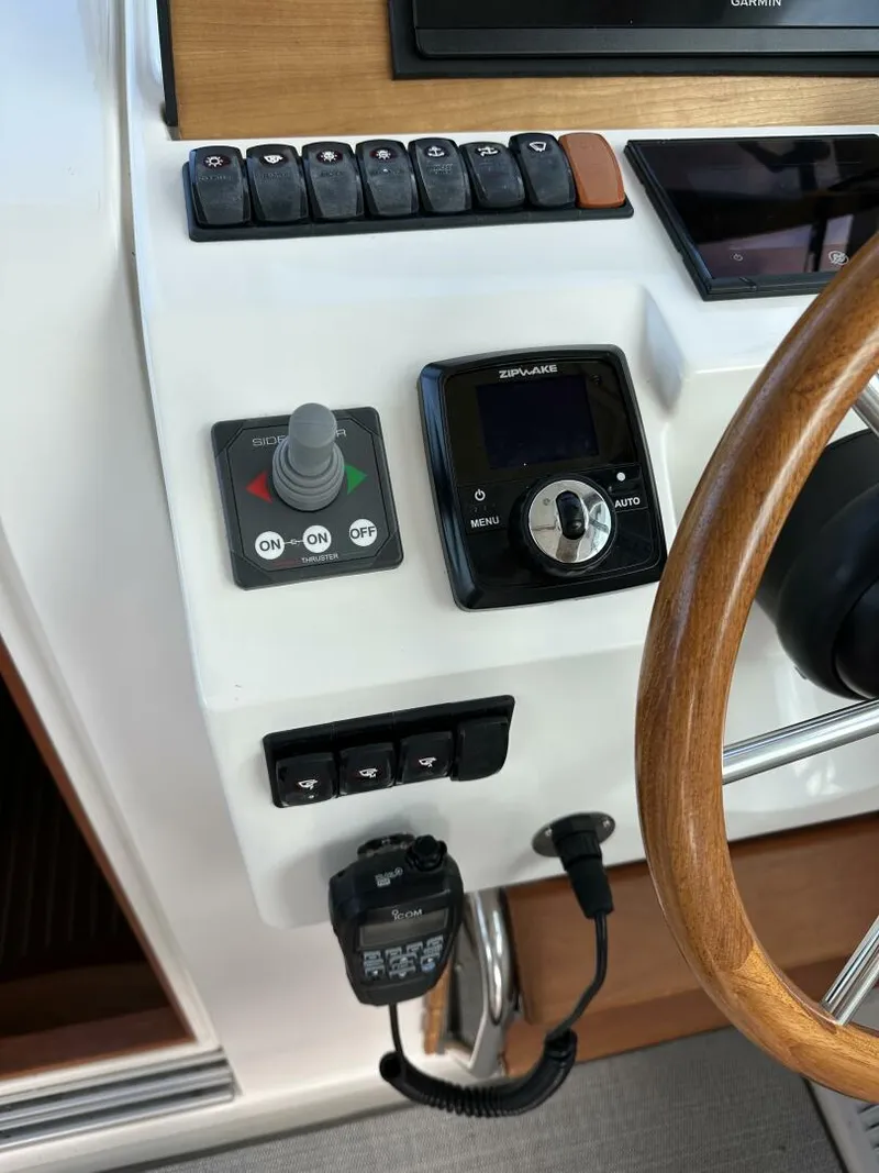 Slide: The Image of Back Cove 34 SHE'S A LADY - Helm 2022 Back Cove 34 SHE'S A LADY - 5883198