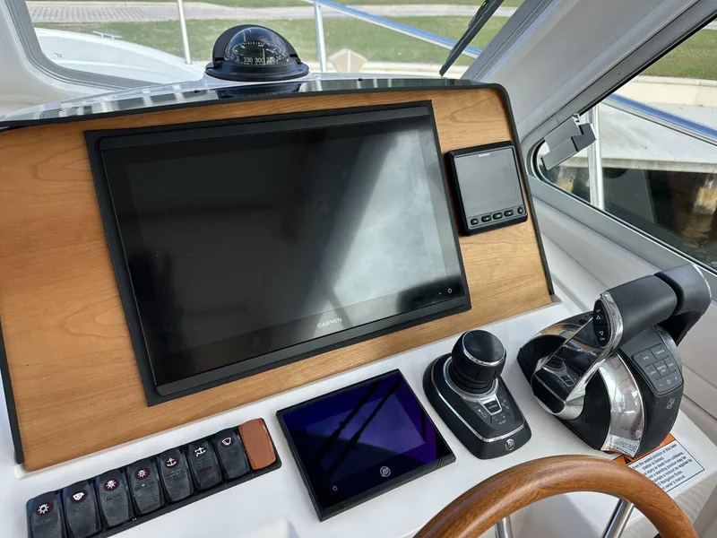 Slide: The Image of Back Cove 34 SHE'S A LADY - Helm 2022 Back Cove 34 SHE'S A LADY - 5883196