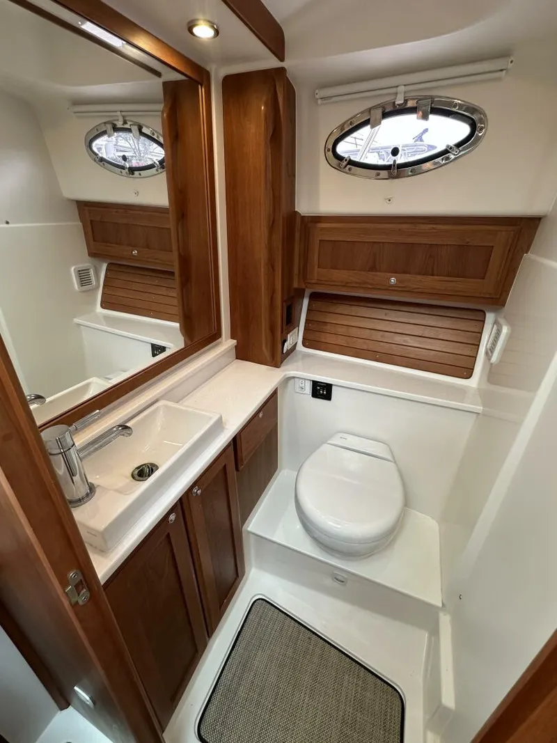 Slide: The Image of Back Cove 34 SHE'S A LADY - Head 2022 Back Cove 34 SHE'S A LADY - 5883184