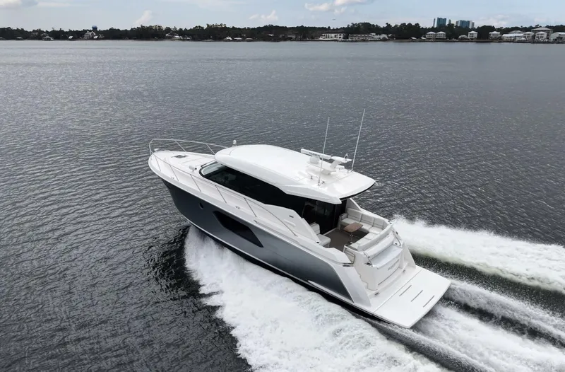 Slide: The Image of 2019 Tiara Yachts C49 Coupe Exterior Profiles (10) - 5883511