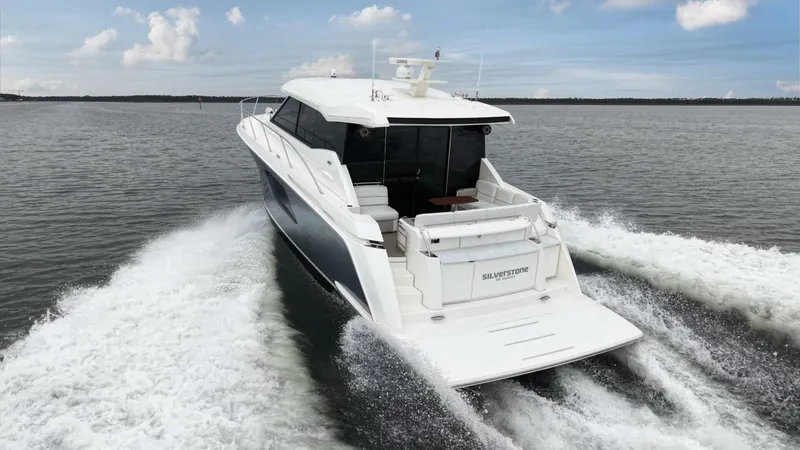 Slide: The Image of 2019 Tiara Yachts C49 Coupe Exterior Profiles (15) - 5883516