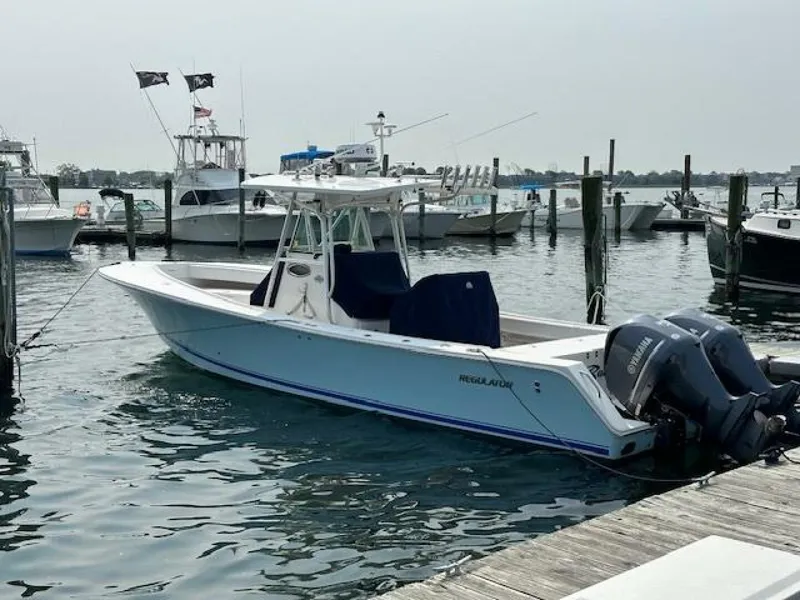 The Image of Regulator Marine 32 Forward Seating 2005 - 5883335