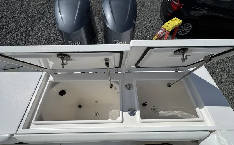 Slide: The Image of Regulator Marine 32 Forward Seating 2005 - 5999121