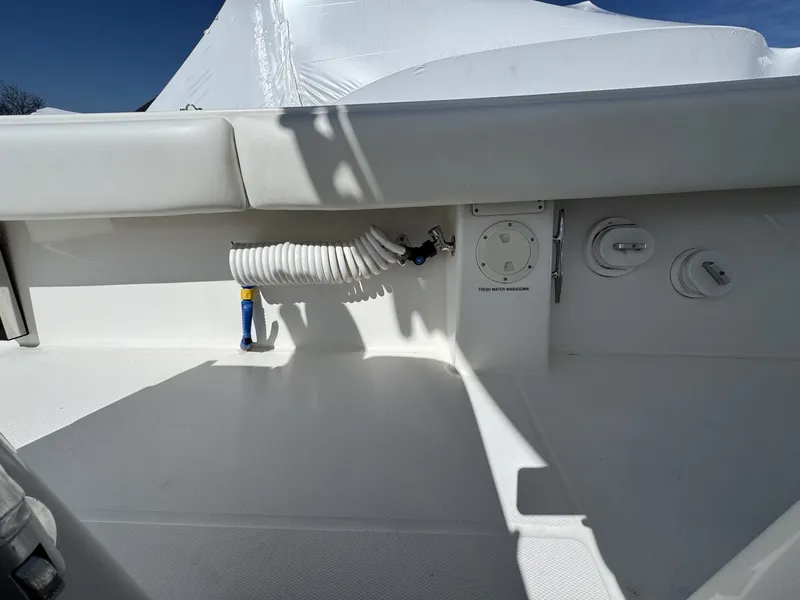 Slide: The Image of Regulator Marine 32 Forward Seating 2005 - 5999124