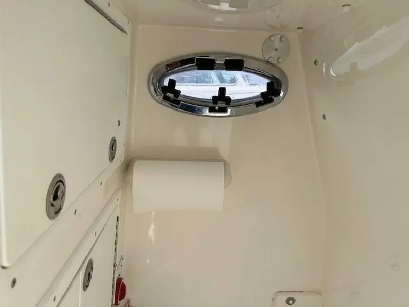 Slide: The Image of Regulator Marine 32 Forward Seating 2005 - 5883338