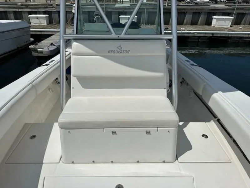 Slide: The Image of Regulator Marine 32 Forward Seating 2005 - 5883340