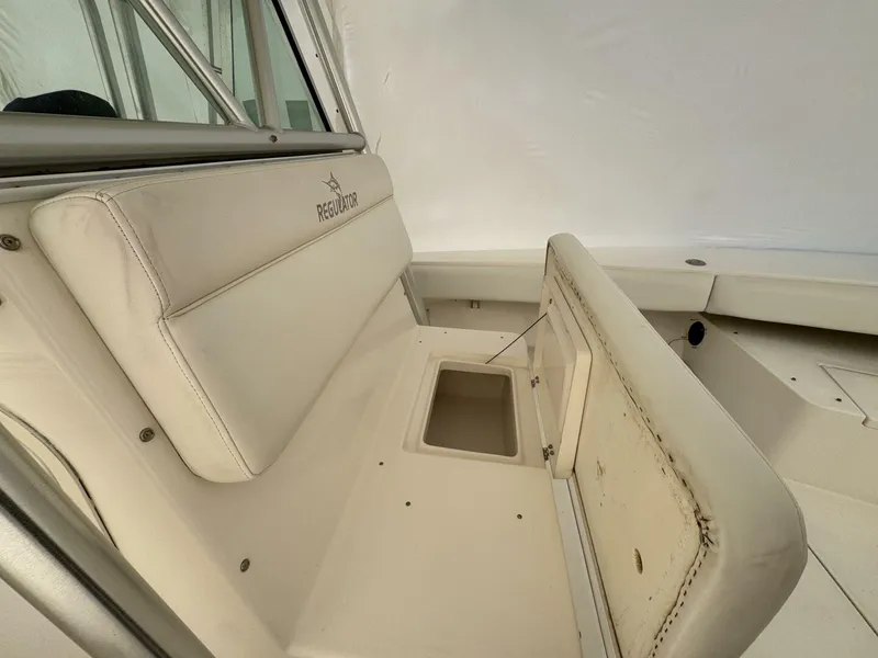 Slide: The Image of Regulator Marine 32 Forward Seating 2005 - 5883343