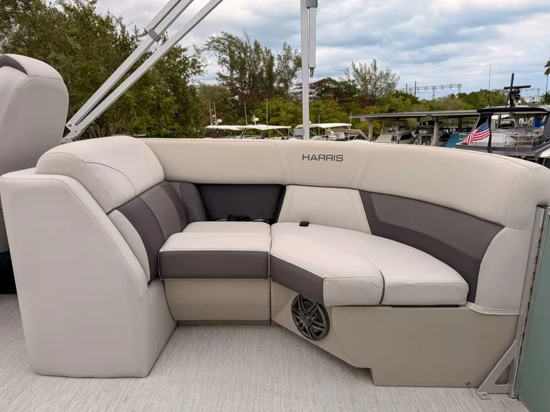 Slide: The Image of Harris 210 Cruiser 2023 - 5892101