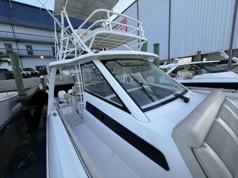 Slide: The Image of Boston Whaler 420 Outrage 2020 - 5884535