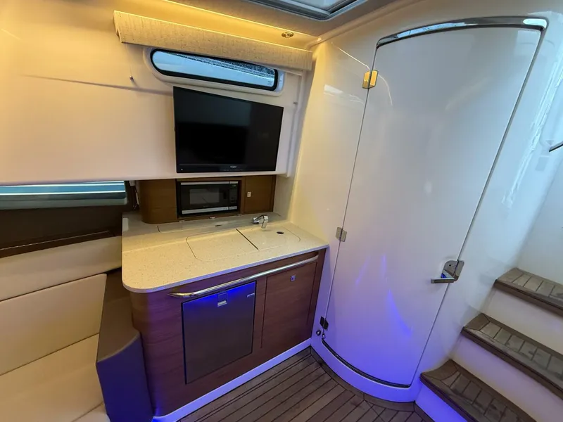 Slide: The Image of Boston Whaler 420 Outrage 2020 - 5884531