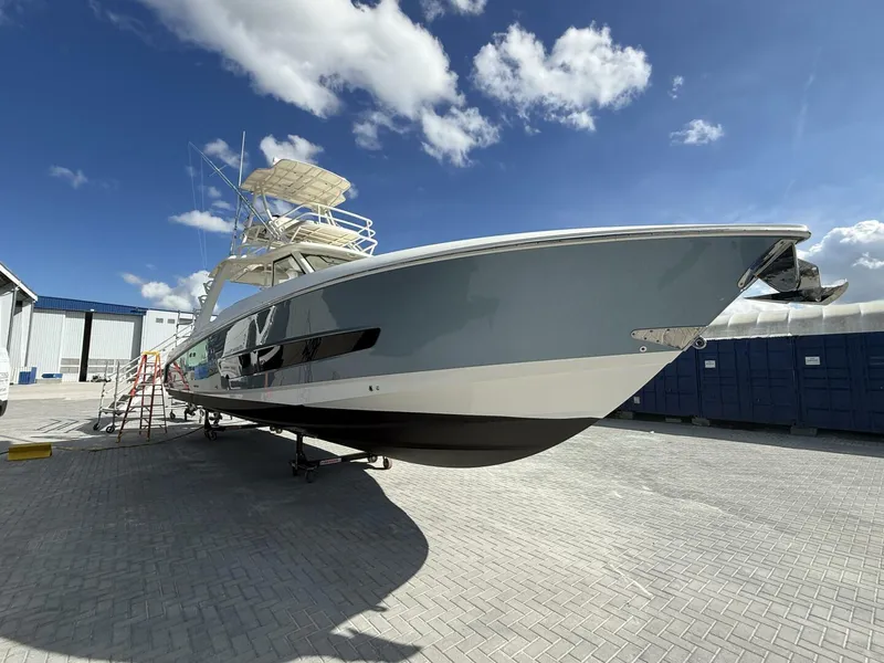 Slide: The Image of Boston Whaler 420 Outrage 2020 - 5883729