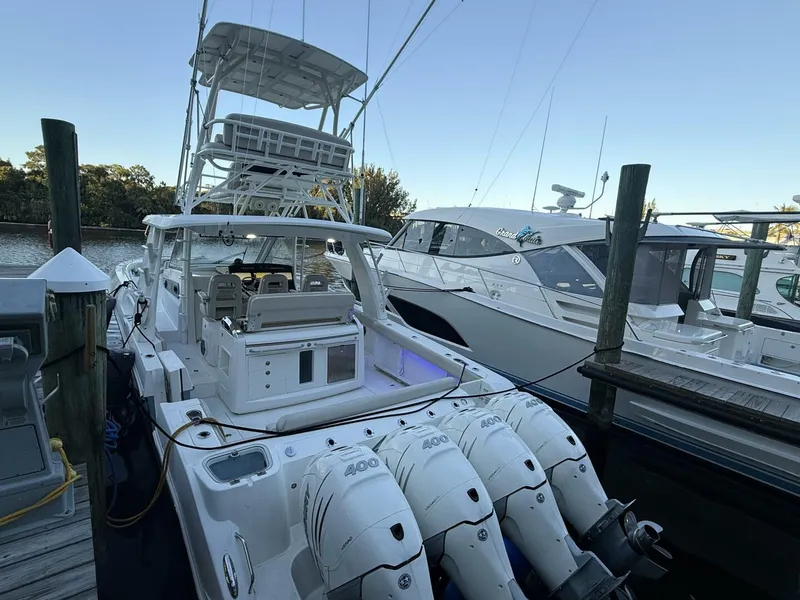 Slide: The Image of Boston Whaler 420 Outrage 2020 - 5884544