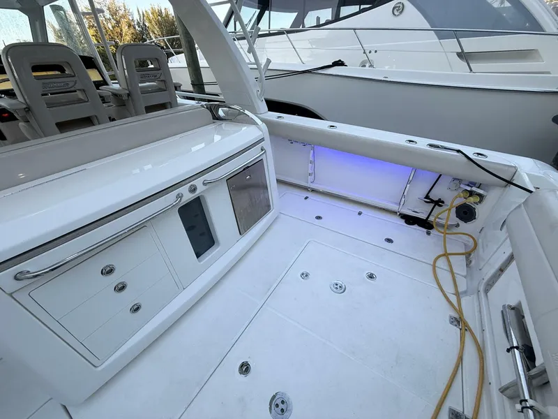 Slide: The Image of Boston Whaler 420 Outrage 2020 - 5884537