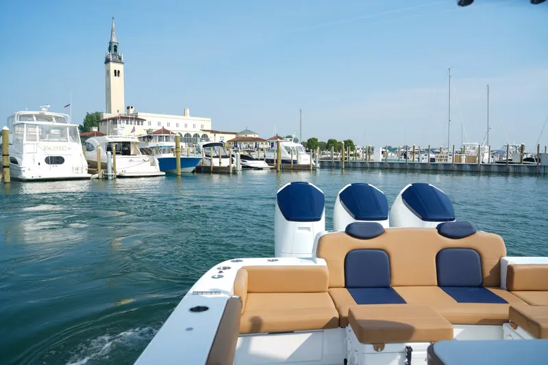 Slide: The Image of HCB 42 Lujo 2023 - 5971267