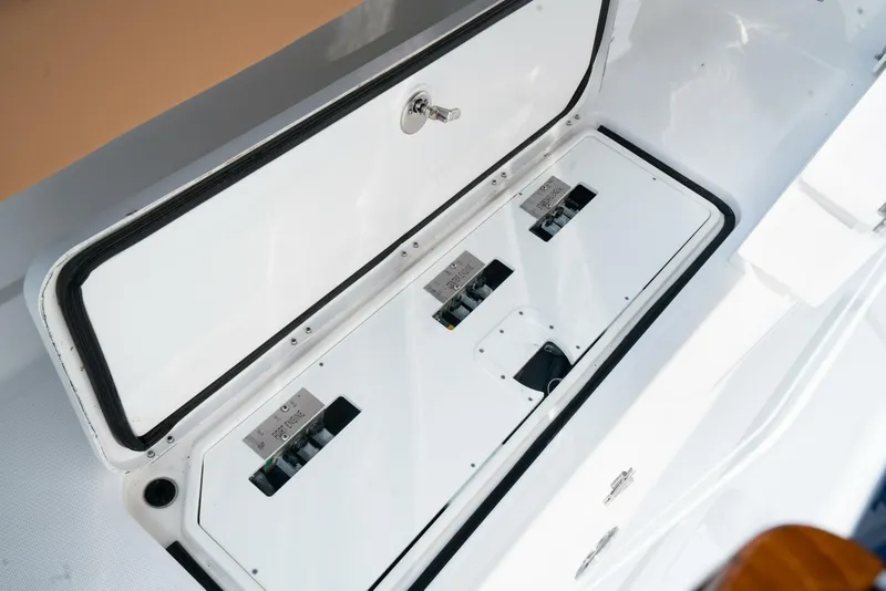 Slide: The Image of HCB 42 Lujo 2023 - 5971246