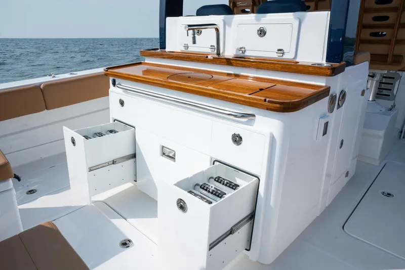 Slide: The Image of HCB 42 Lujo 2023 - 5971248