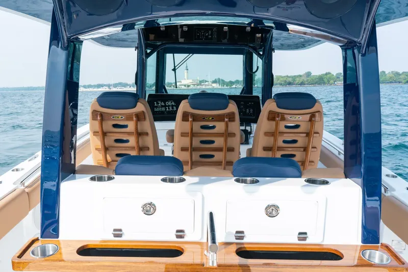 Slide: The Image of HCB 42 Lujo 2023 - 5971243