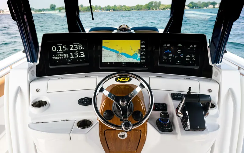 Slide: The Image of HCB 42 Lujo 2023 - 5971256