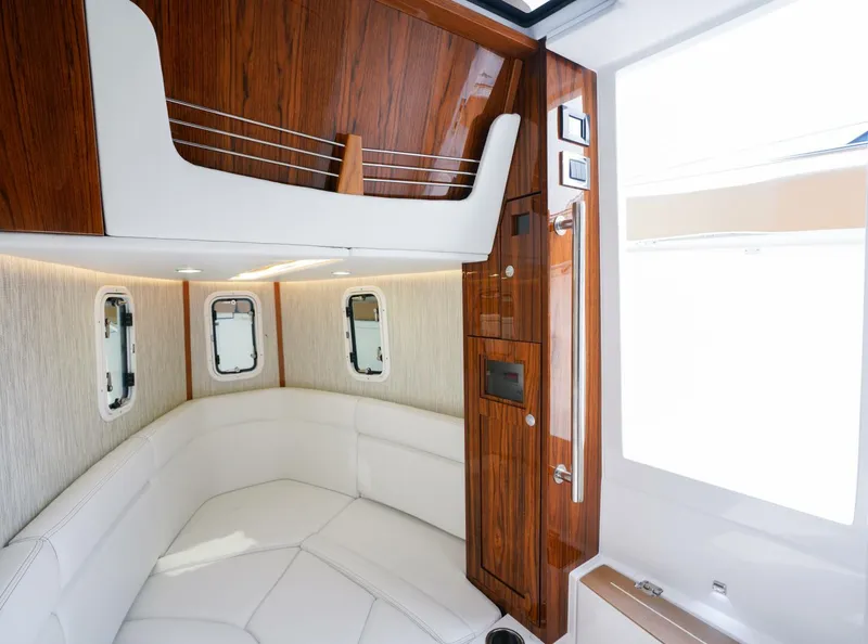 Slide: The Image of HCB 42 Lujo 2023 - 5971235