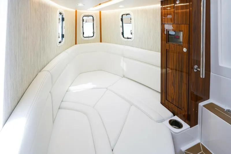 Slide: The Image of HCB 42 Lujo 2023 - 5971236