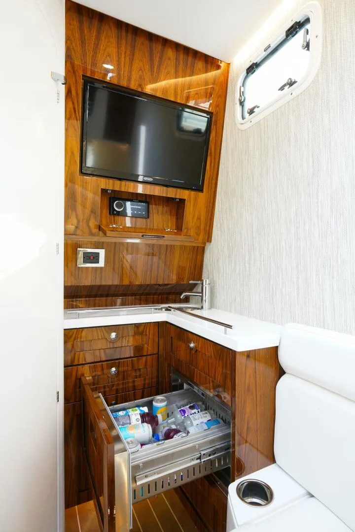 Slide: The Image of HCB 42 Lujo 2023 - 5971238