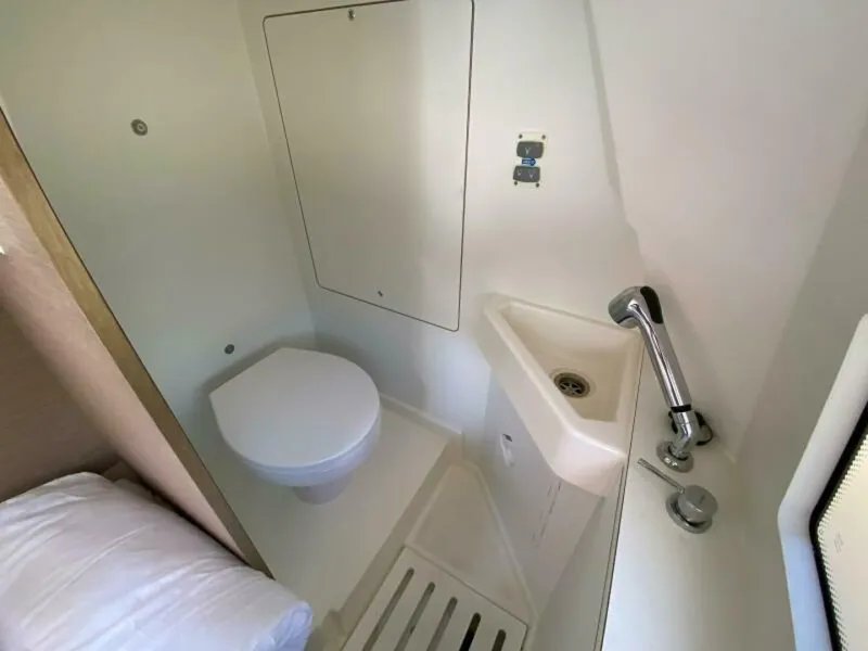 Slide: The Image of Crew Head - 5883773