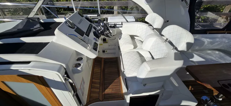 Slide: The Image of Marex 310 Suncruiser 2025 - 5883786