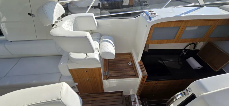 Slide: The Image of Marex 310 Suncruiser 2025 - 5883787