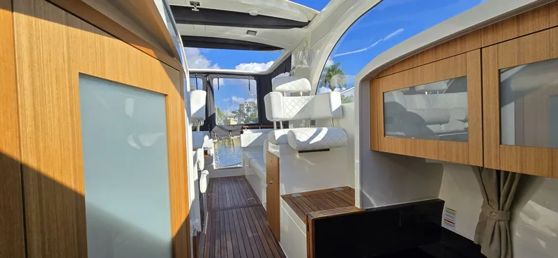 Slide: The Image of Marex 310 Suncruiser 2025 - 5883799