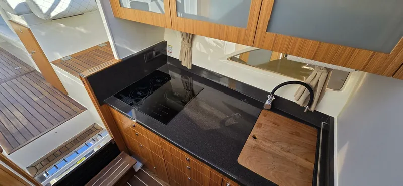 Slide: The Image of Marex 310 Suncruiser 2025 - 5883797