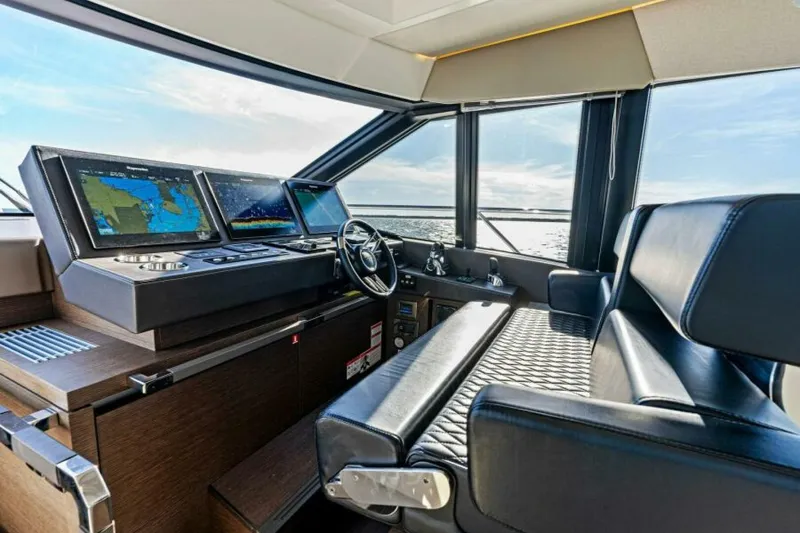 Slide: The Image of 2019 63 Prestige Flybridge - RT Time - Helm - 5883946
