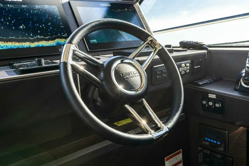 Slide: The Image of 2019 63 Prestige Flybridge - RT Time - Helm - 5883949