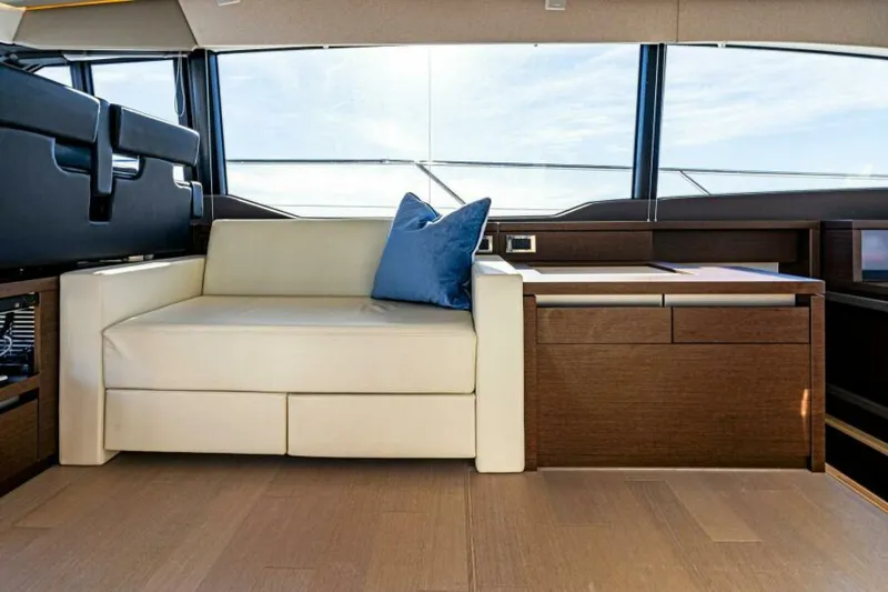 Slide: The Image of 2019 63 Prestige Flybridge - RT Time - Salon - 5883931