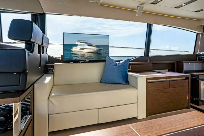 Slide: The Image of 2019 63 Prestige Flybridge - RT Time - Salon - 5883932