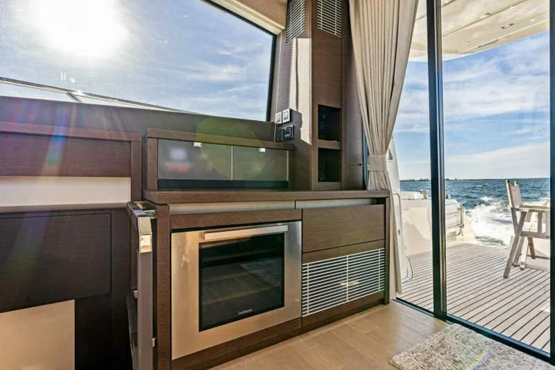 Slide: The Image of 2019 63 Prestige Flybridge - RT Time - Salon - 5883934