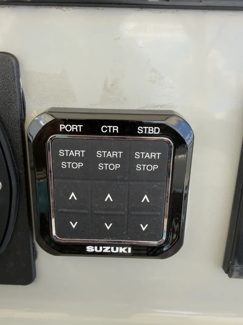 Slide: The Image of Boston Whaler 350 Outrage 2016 - 6036232