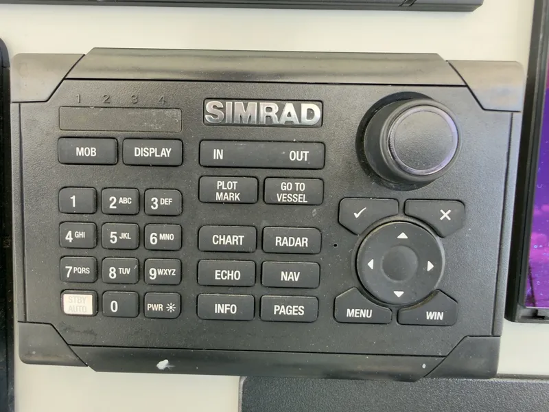 Slide: The Image of Boston Whaler 350 Outrage 2016 - 6036229